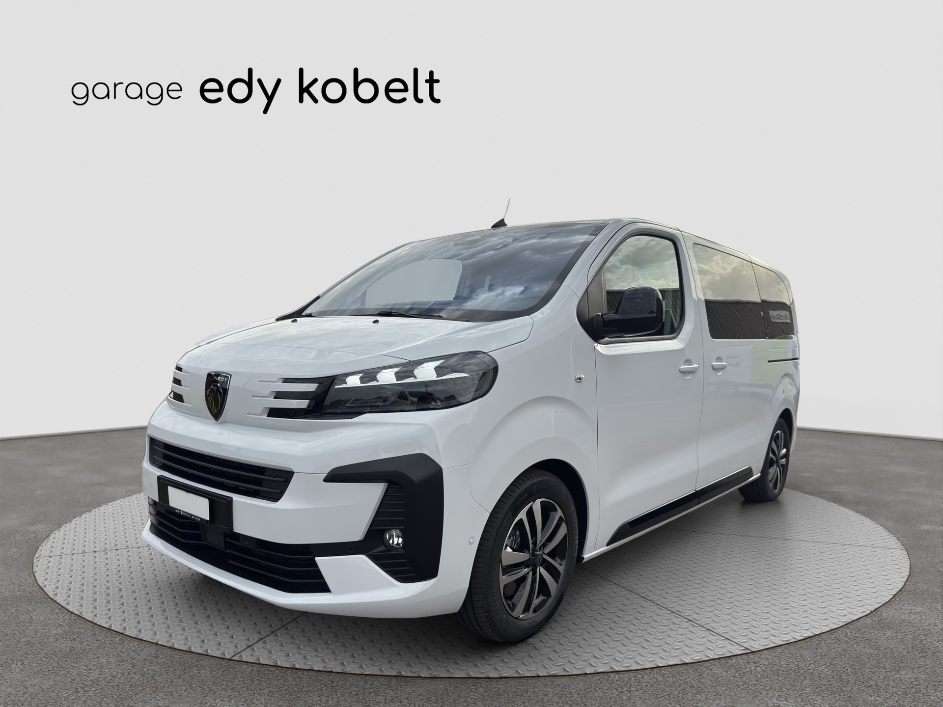 PEUGEOT Traveller 2.2 BlueHDi Family Edition Standard EAT8