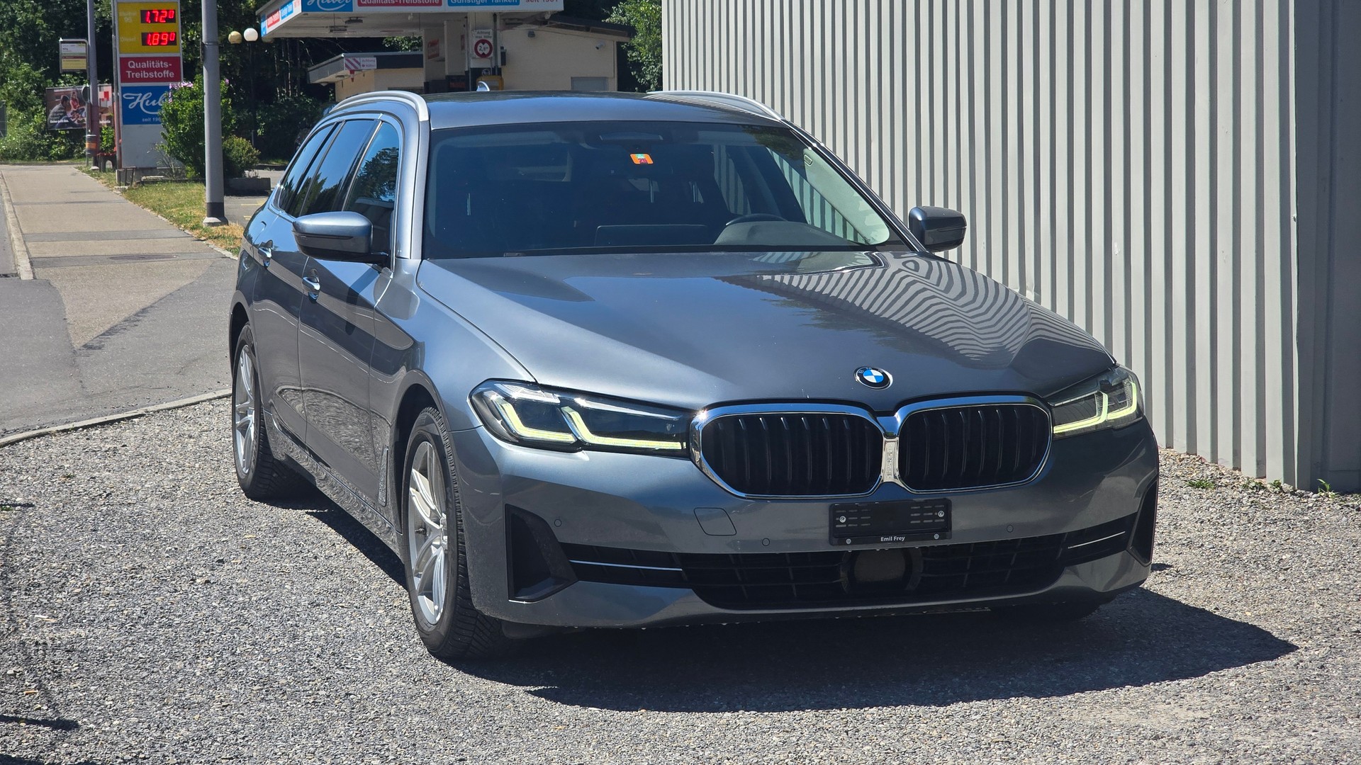 BMW 520d xDrive 48V Touring Steptronic-showroom-element-3
