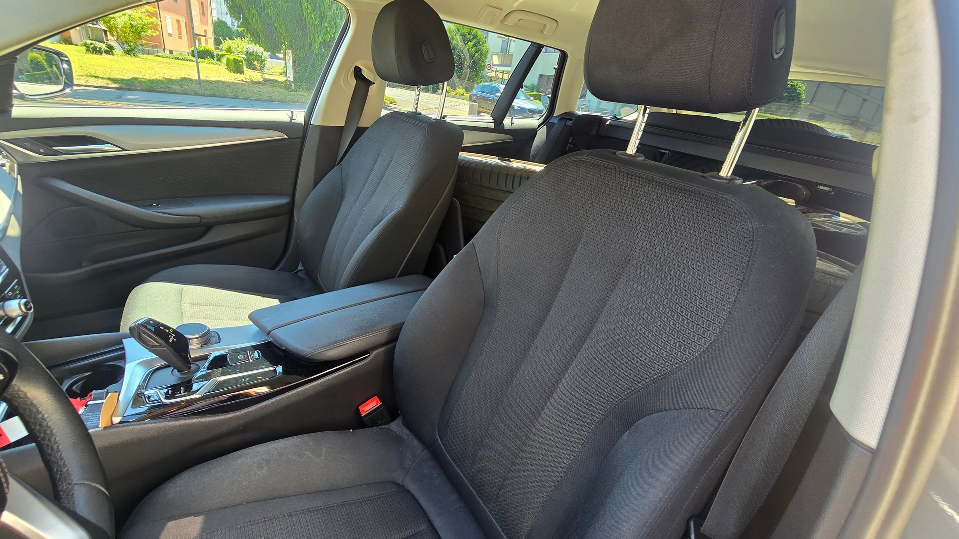 BMW 520d xDrive 48V Touring Steptronic-image-12