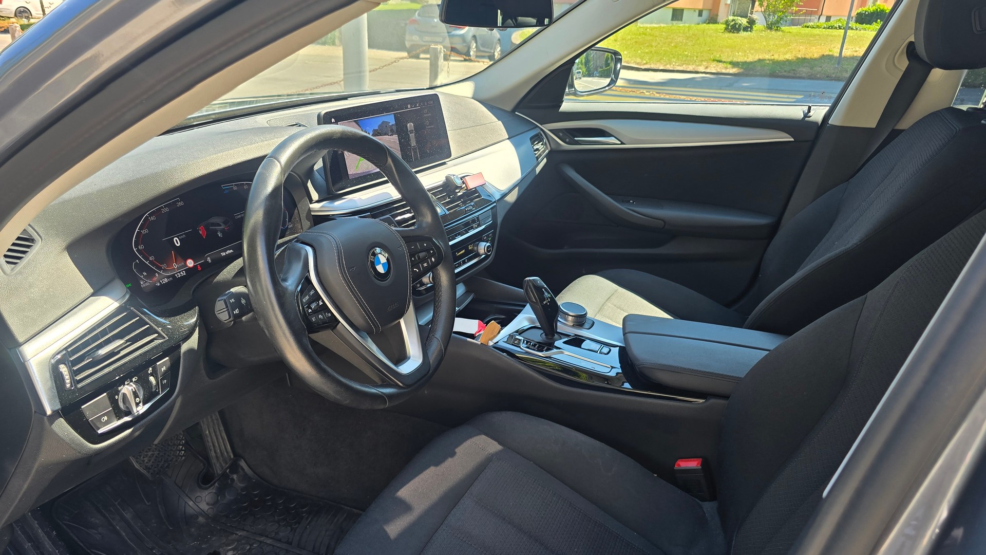 BMW 520d xDrive 48V Touring Steptronic-image-10