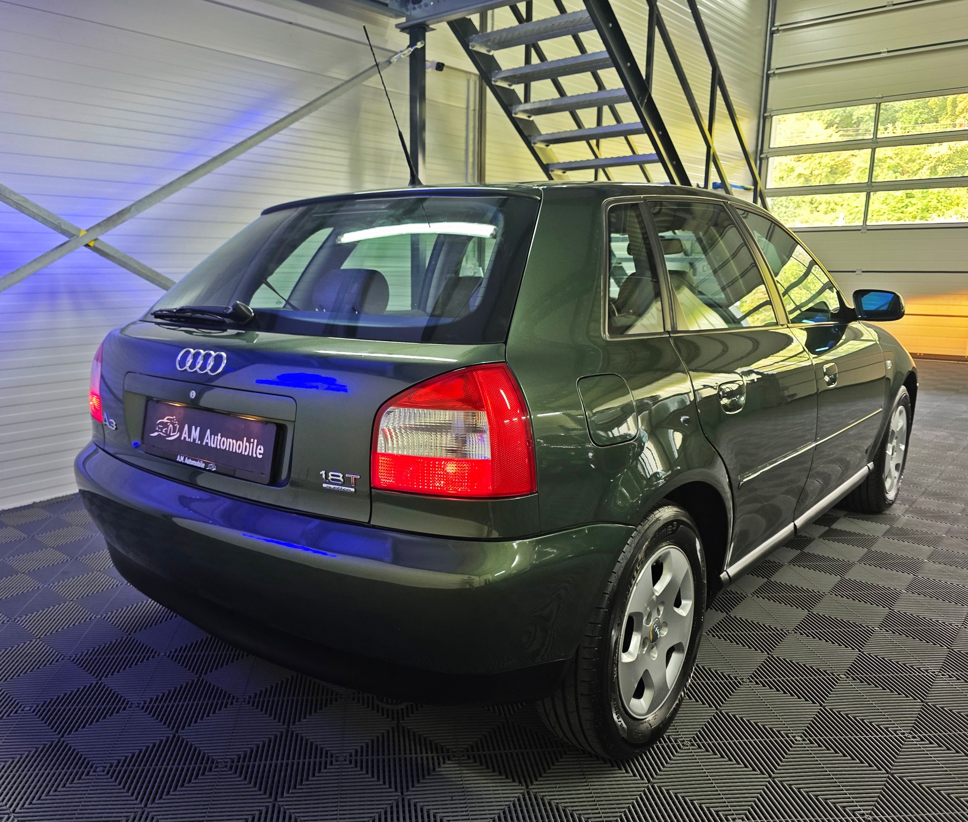 AUDI A3 1.8 T quattro Ambition-image-4