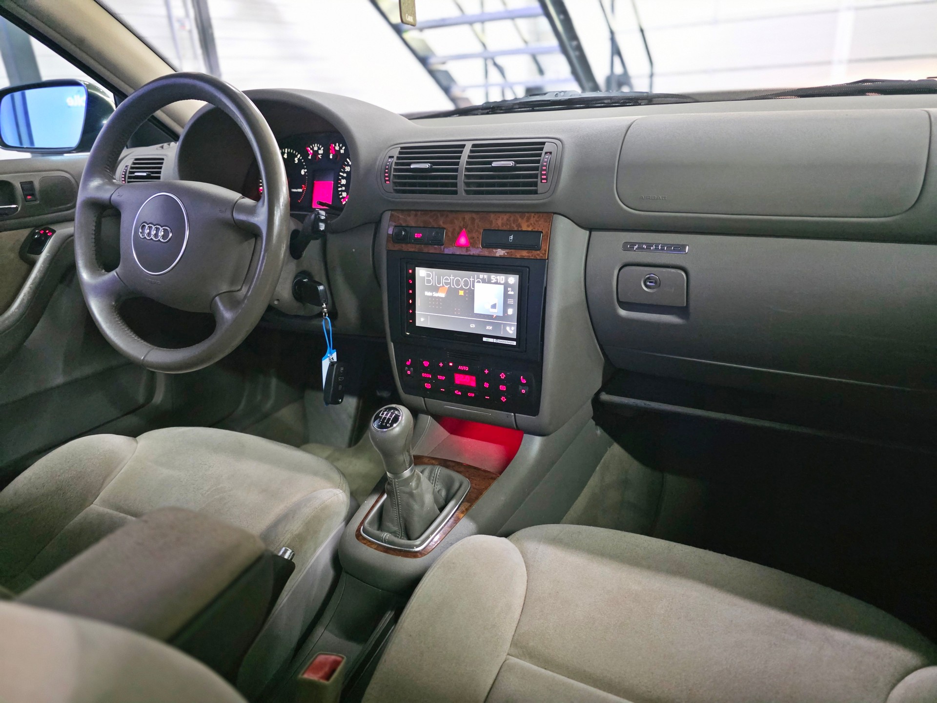 AUDI A3 1.8 T quattro Ambition-image-16