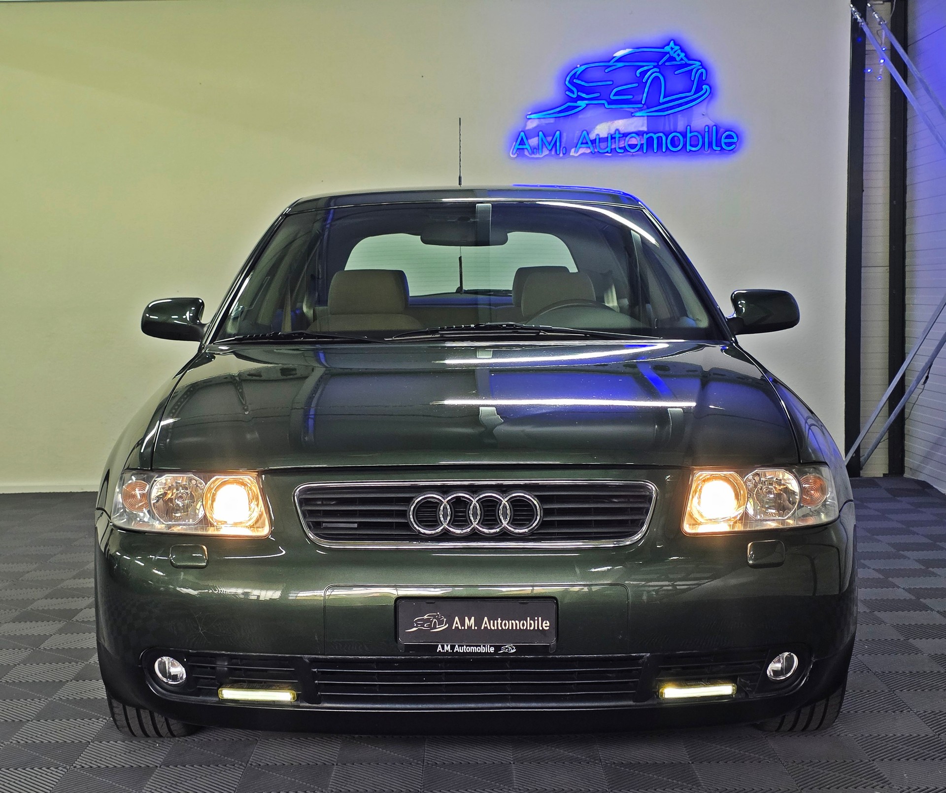 AUDI A3 1.8 T quattro Ambition-showroom-element-1