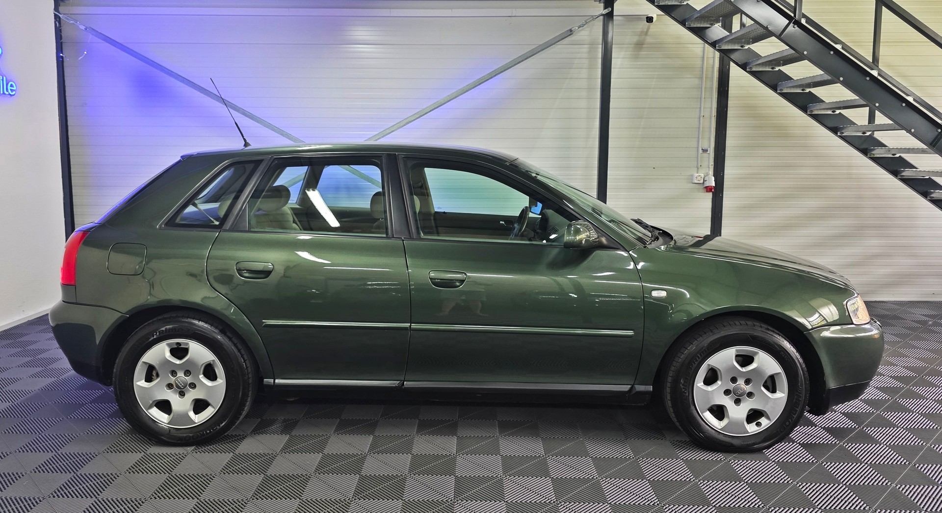 AUDI A3 1.8 T quattro Ambition-showroom-element-3