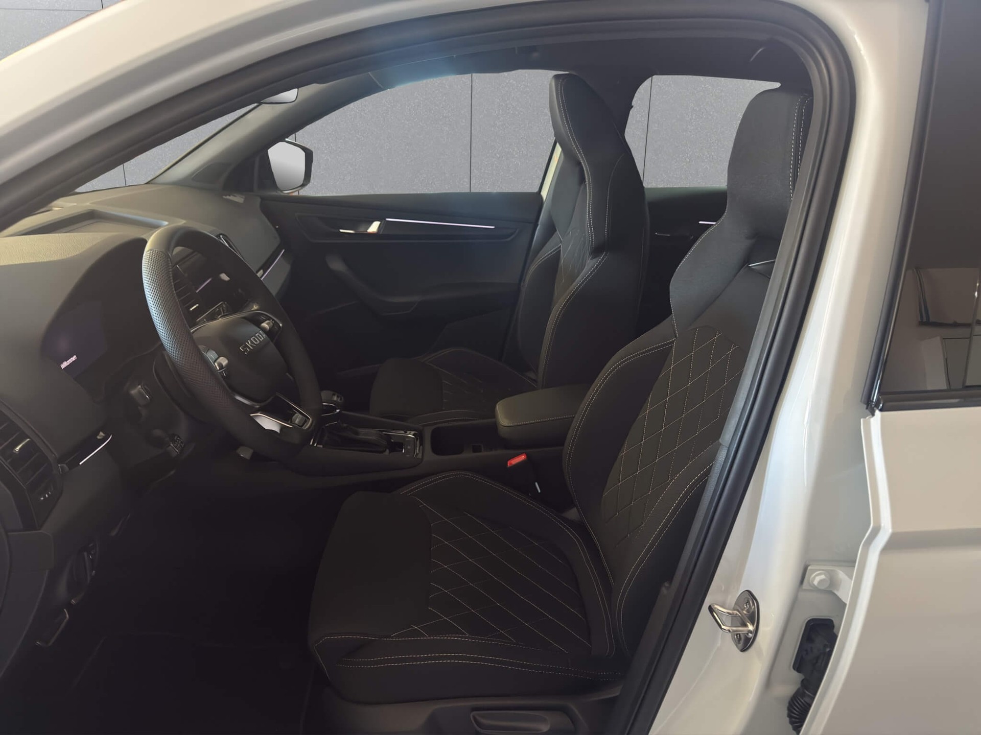 SKODA Karoq 2.0 TSI SportLine 4x4 DSG-image-7