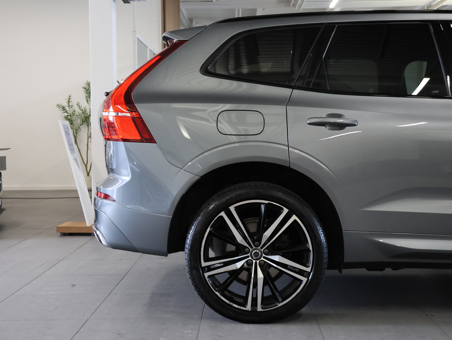 VOLVO XC60 T8 eAWD R-Design Geartronic *WERKSGARANTIE*-image-8