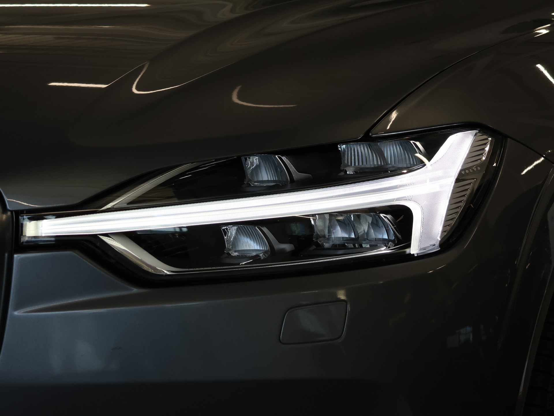 VOLVO XC60 T8 eAWD R-Design Geartronic *WERKSGARANTIE*-image-4