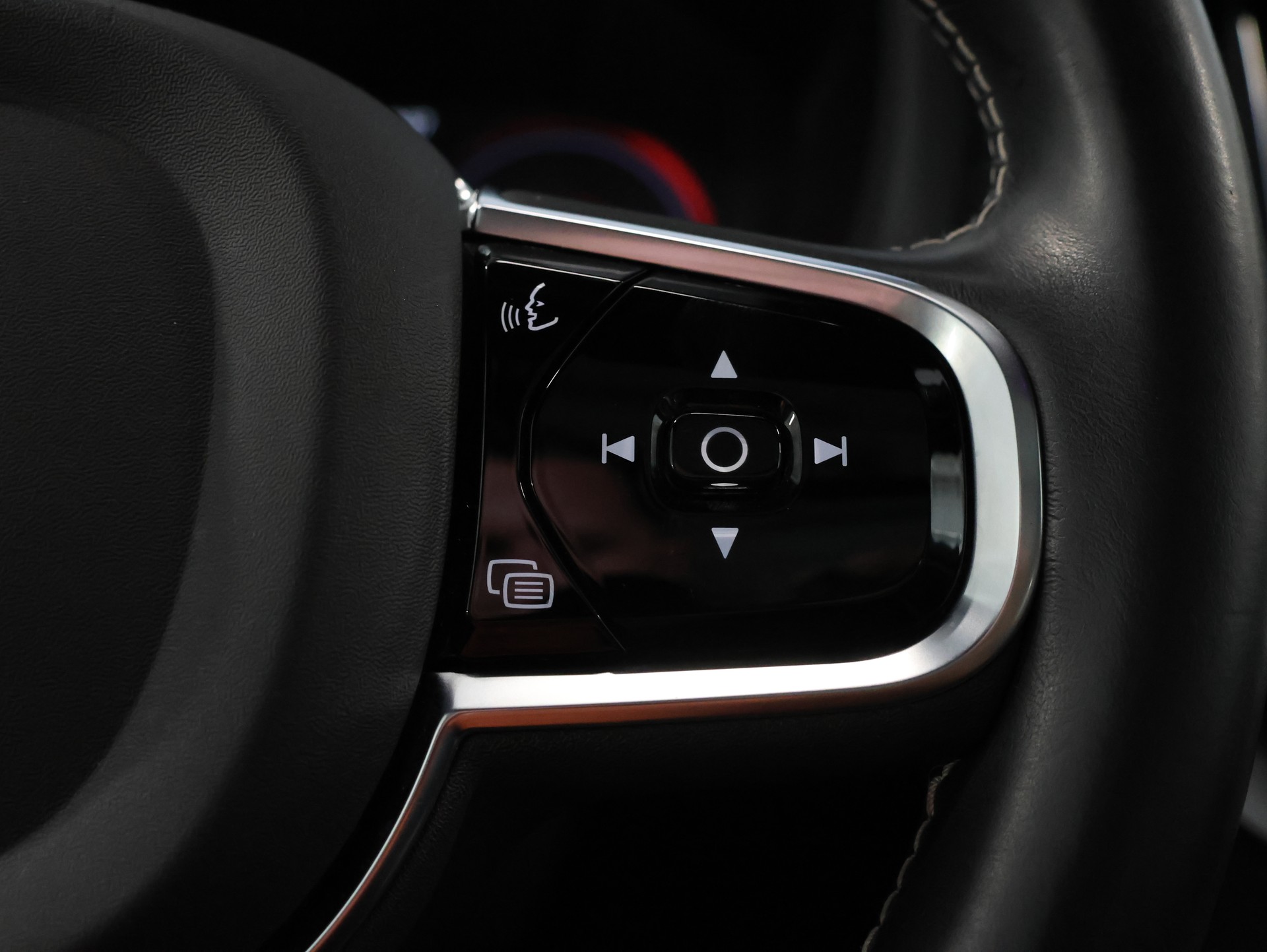 VOLVO XC60 T8 eAWD R-Design Geartronic *WERKSGARANTIE*-image-18