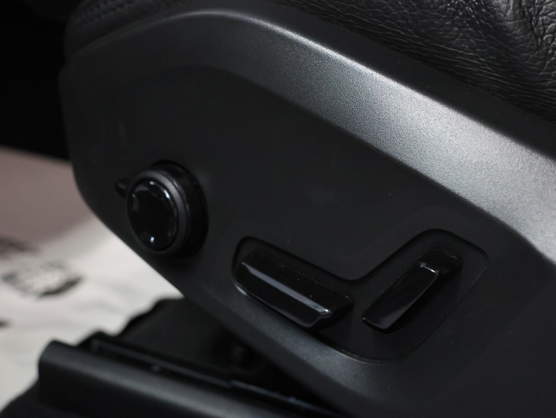 VOLVO XC60 T8 eAWD R-Design Geartronic *WERKSGARANTIE*-image-13