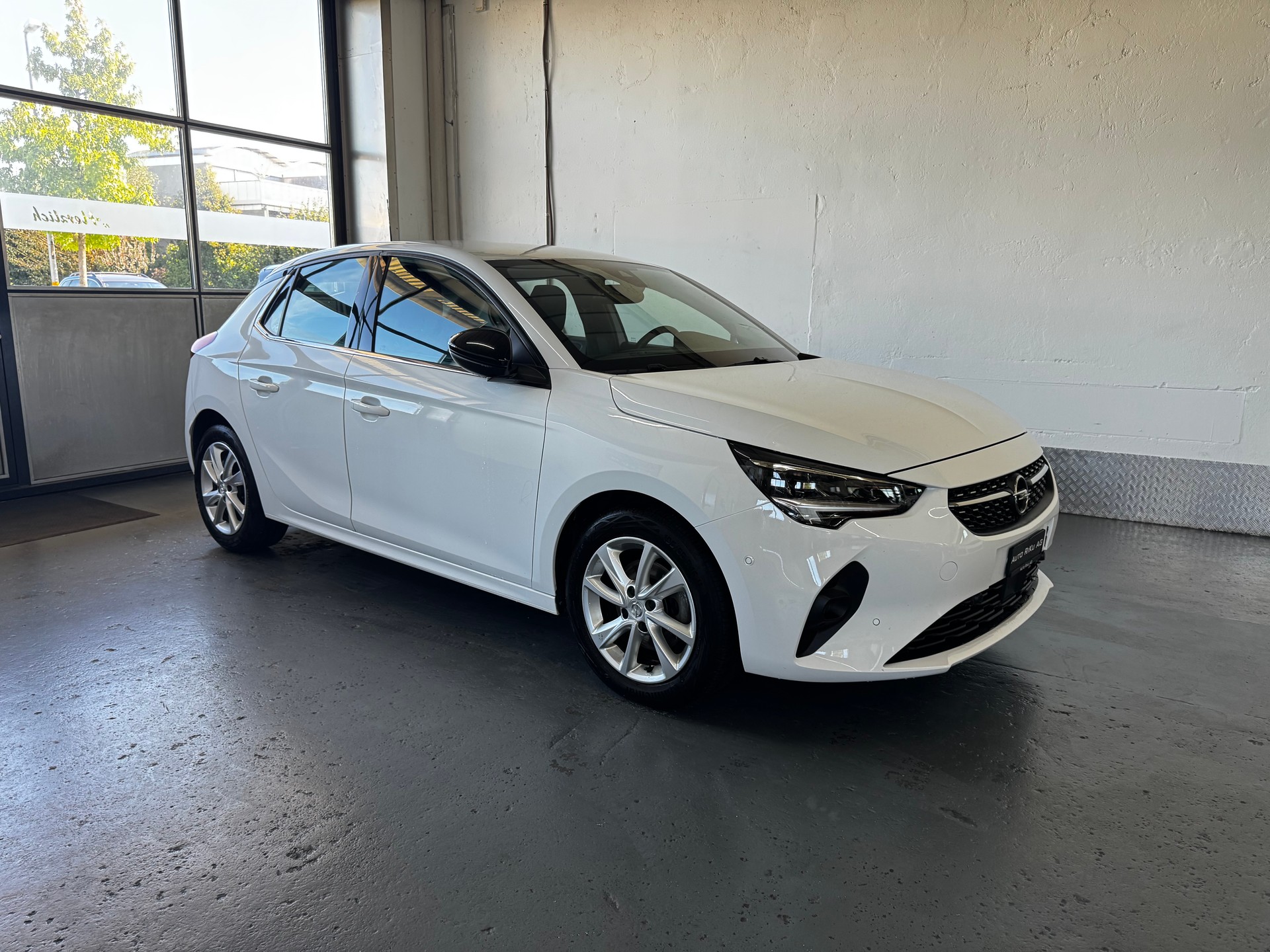 OPEL Corsa 1.2 TP Elegance-showroom-element-1