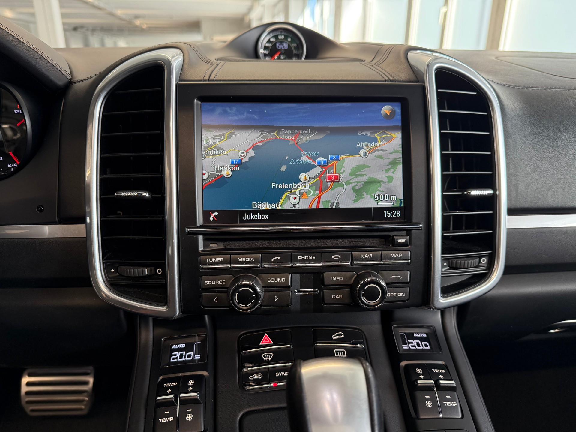 PORSCHE Cayenne Turbo-image-9