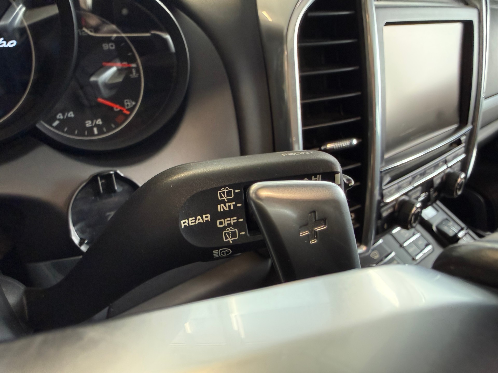 PORSCHE Cayenne Turbo-image-8