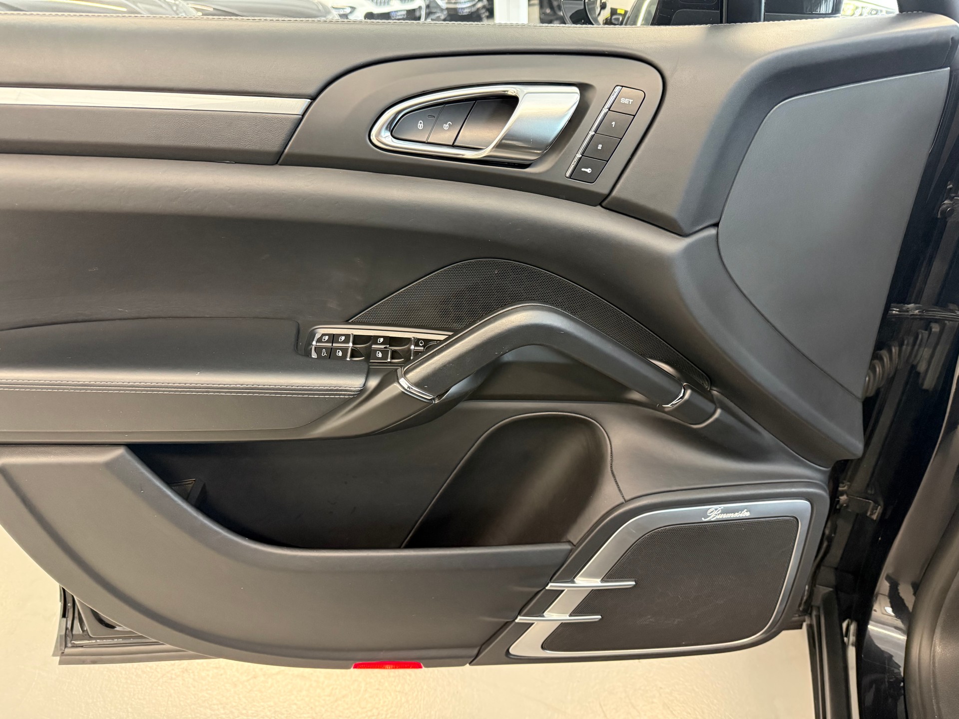 PORSCHE Cayenne Turbo-image-13