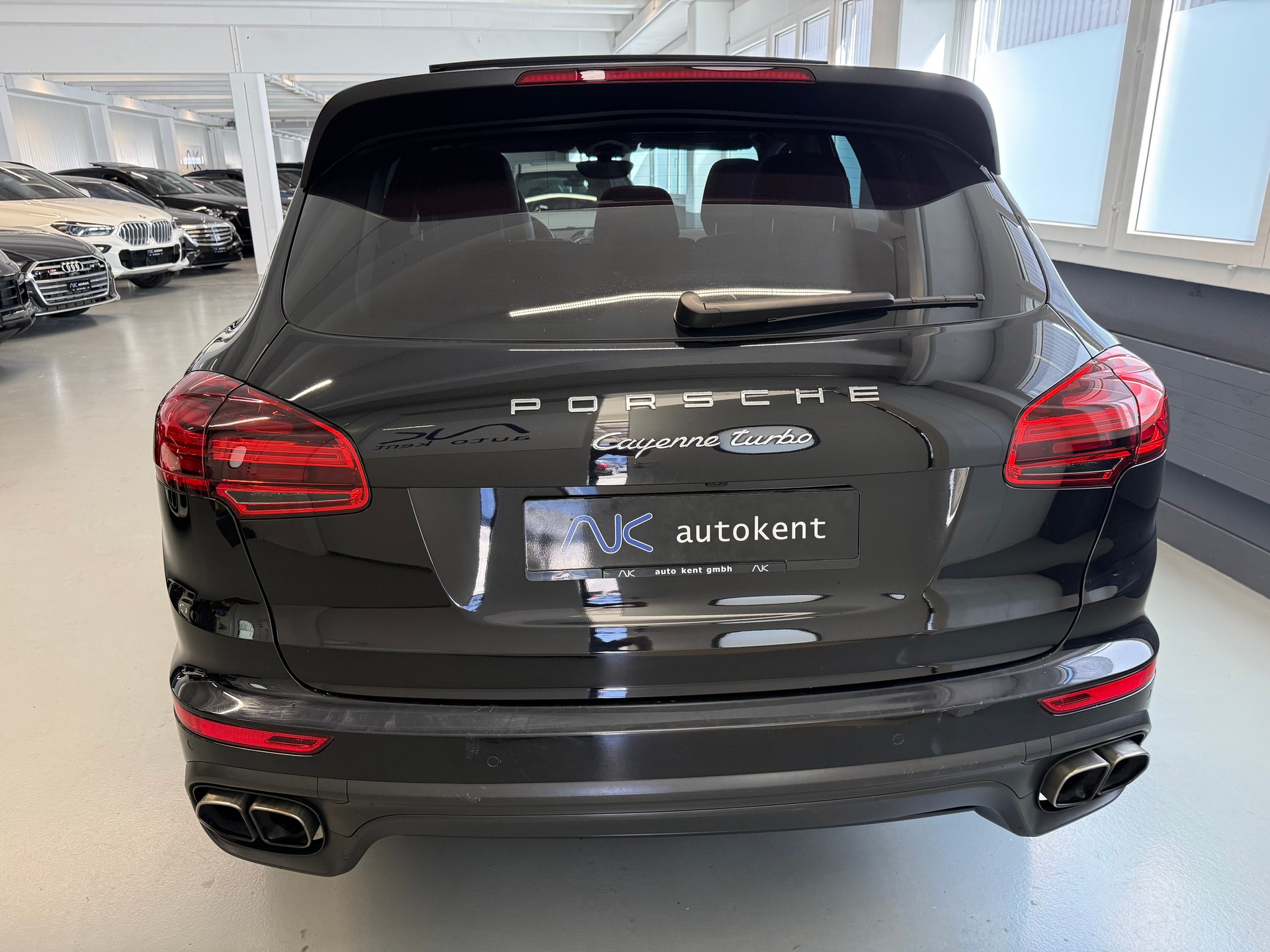 PORSCHE Cayenne Turbo-image-4