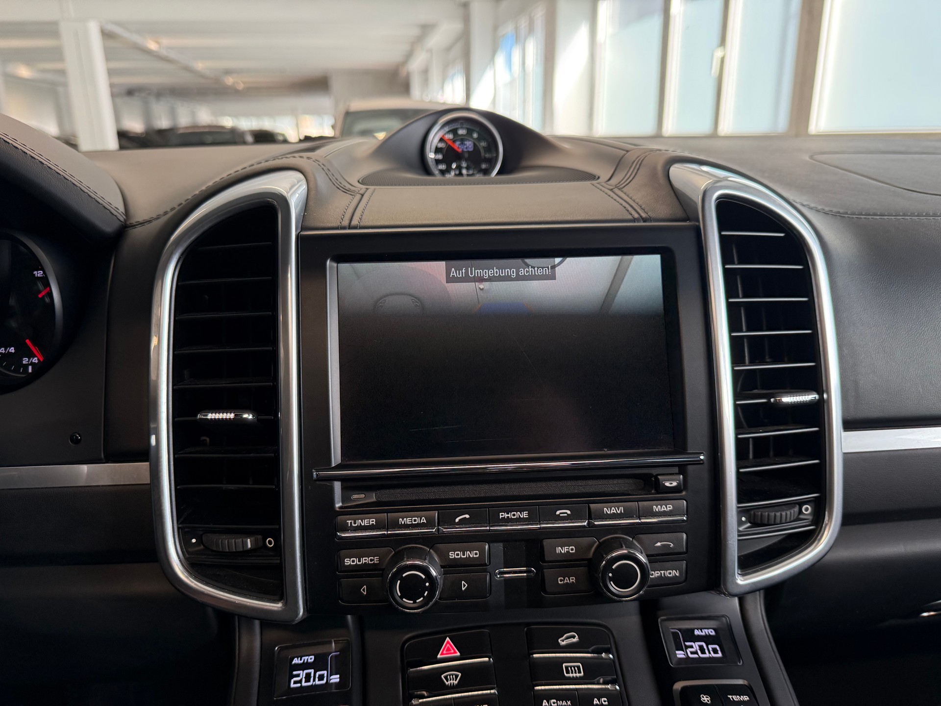 PORSCHE Cayenne Turbo-image-10