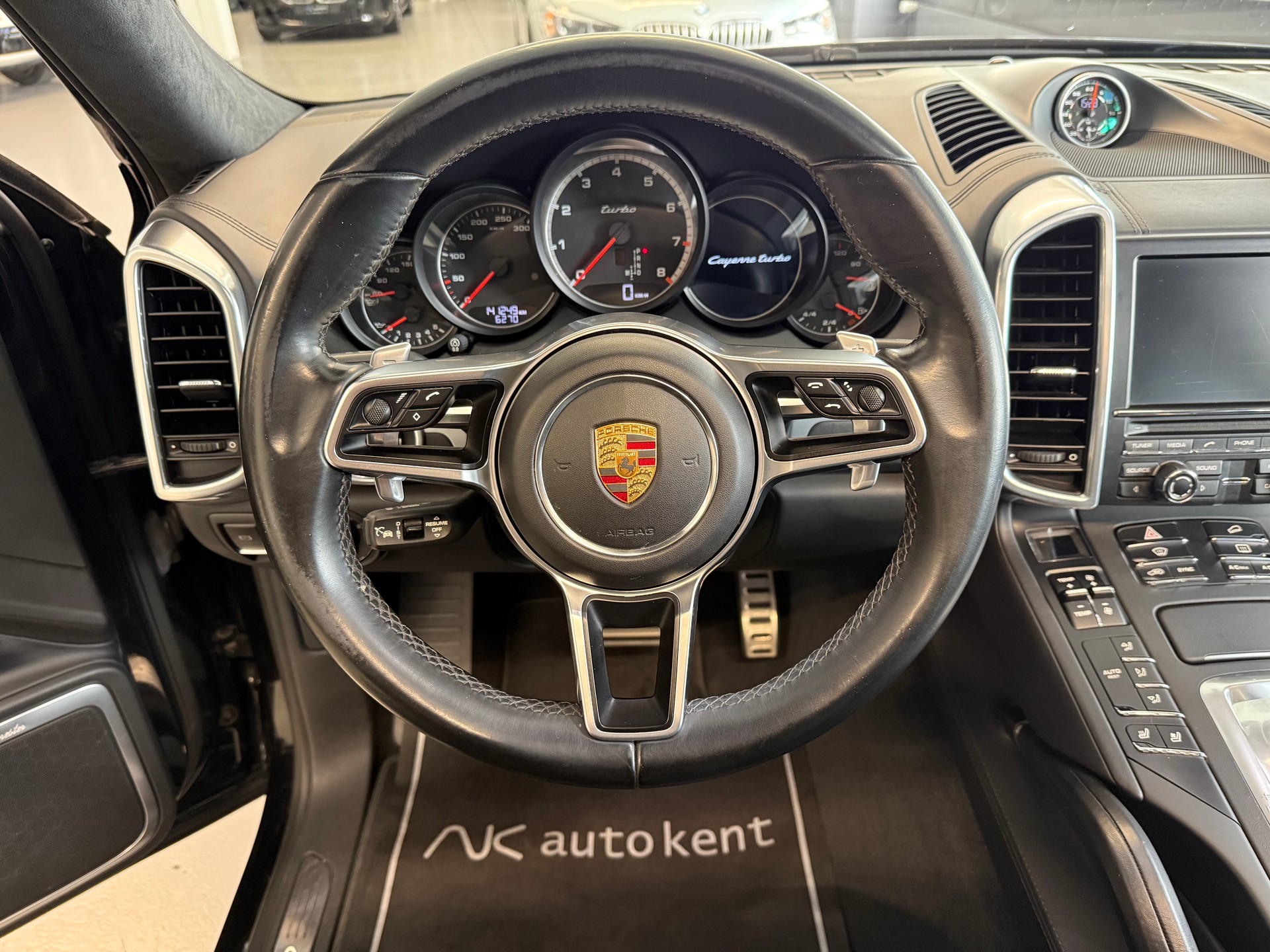 PORSCHE Cayenne Turbo-image-7