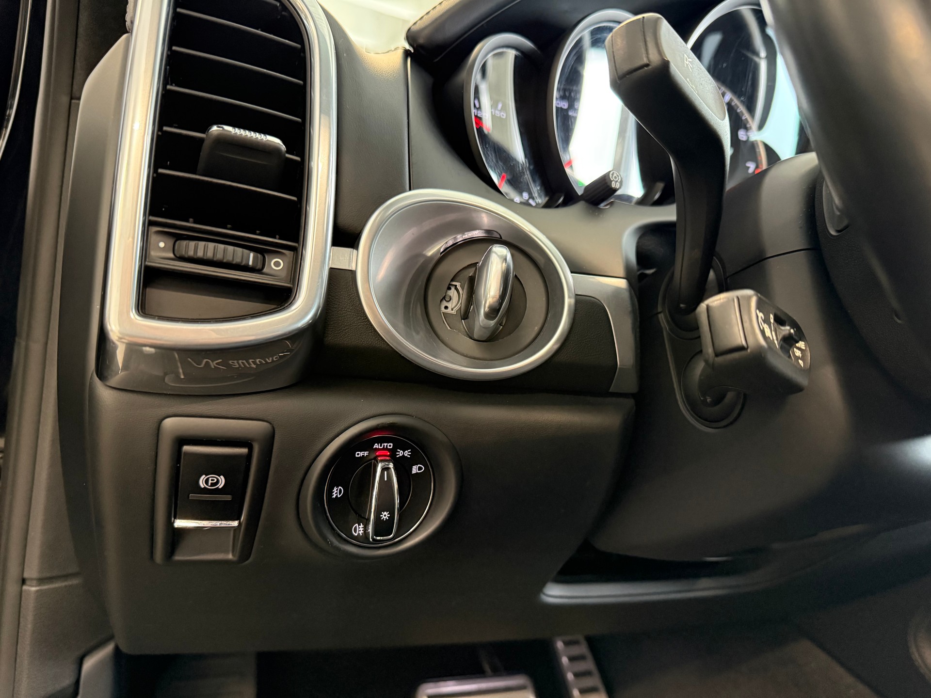 PORSCHE Cayenne Turbo-image-12