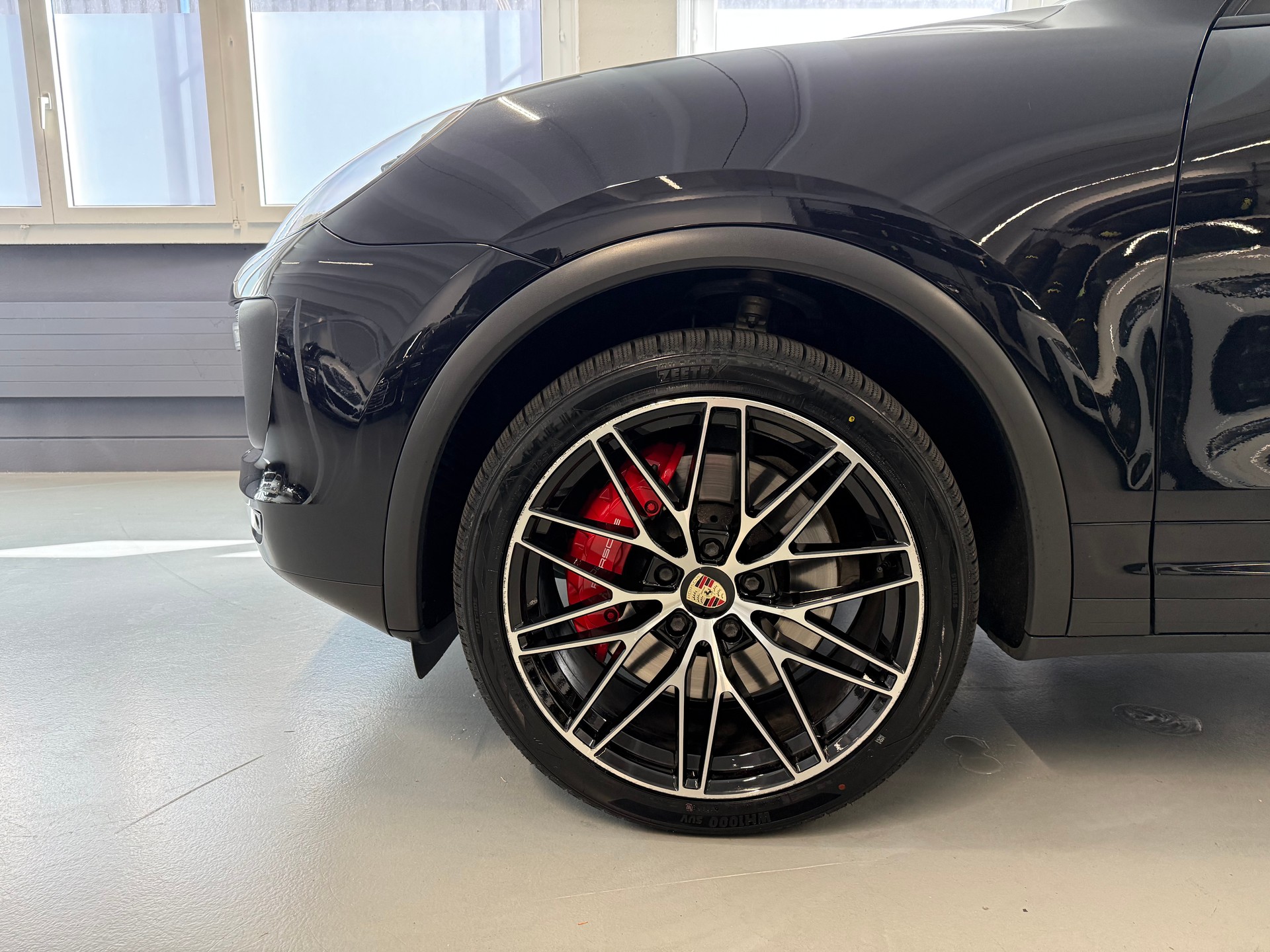 PORSCHE Cayenne Turbo-image-22
