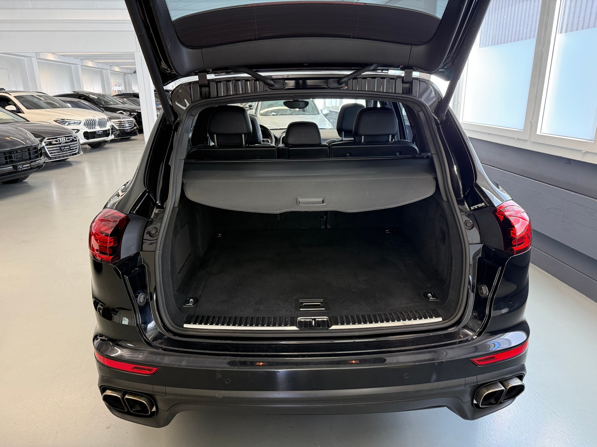 PORSCHE Cayenne Turbo-image-5