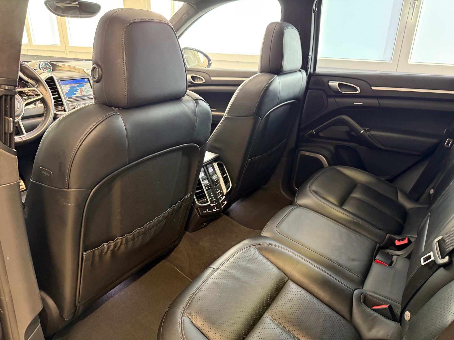 PORSCHE Cayenne Turbo-image-17