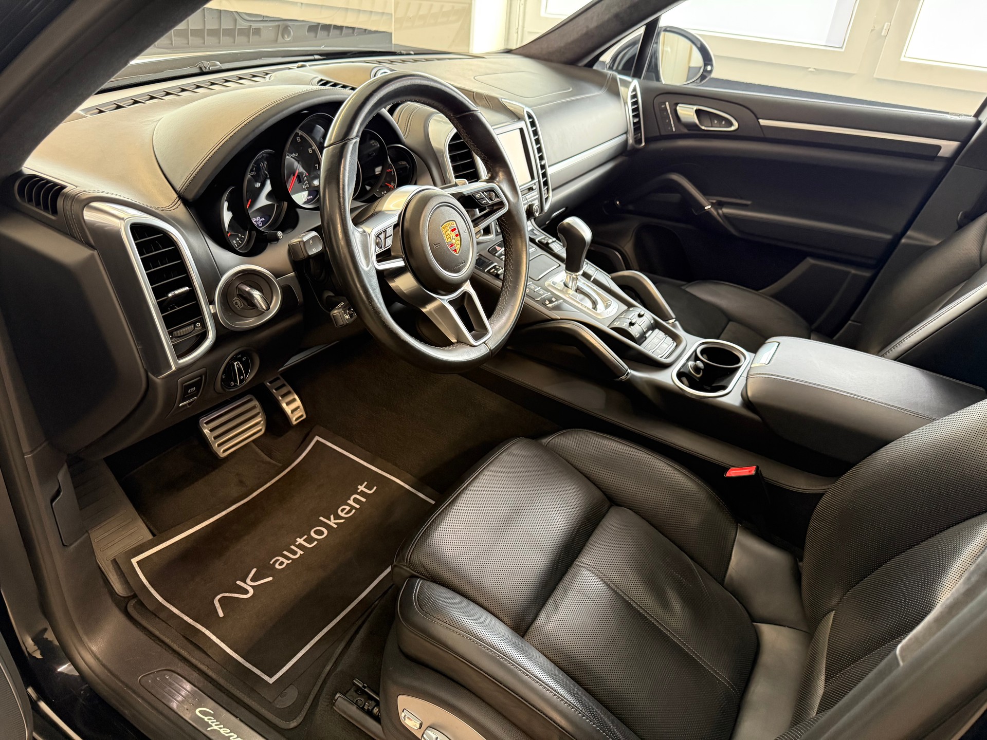PORSCHE Cayenne Turbo-image-6