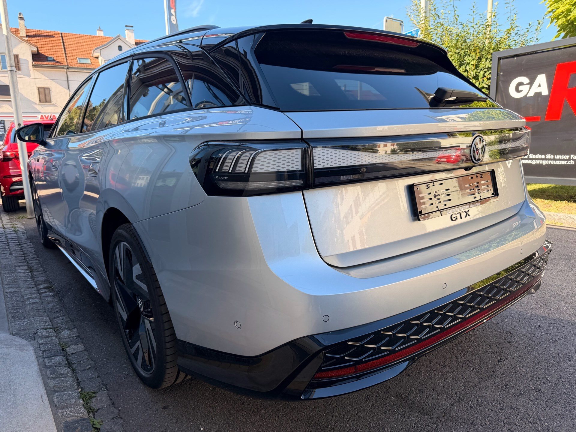 VW ID.7 TOURER GTX 340 PS 4MOTION *** VOLLAUSSTATTUG IN SCALE SILVER ***-image-5