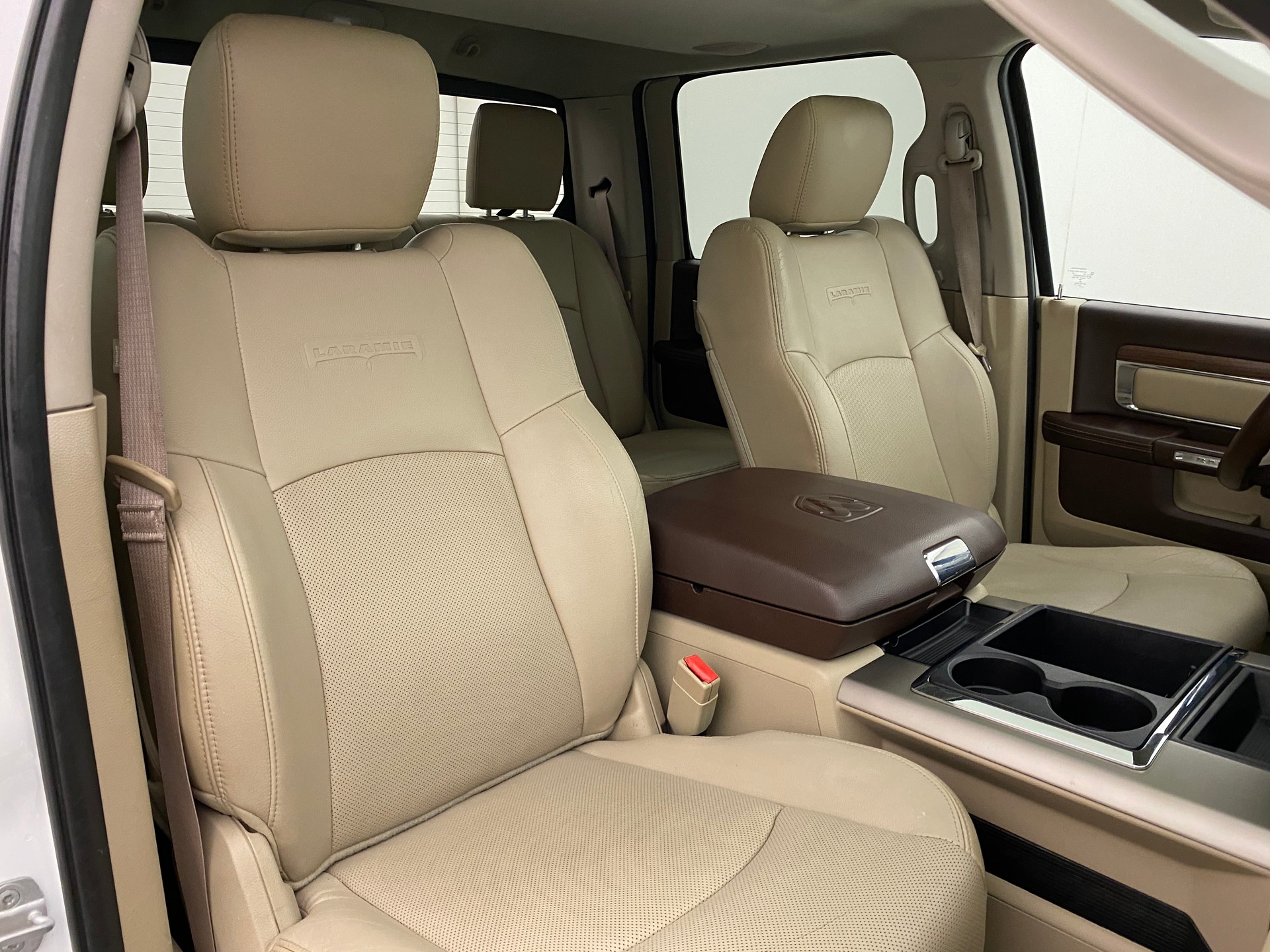 DODGE RAM 1500 5.7 Crew Cab Laramie-image-11