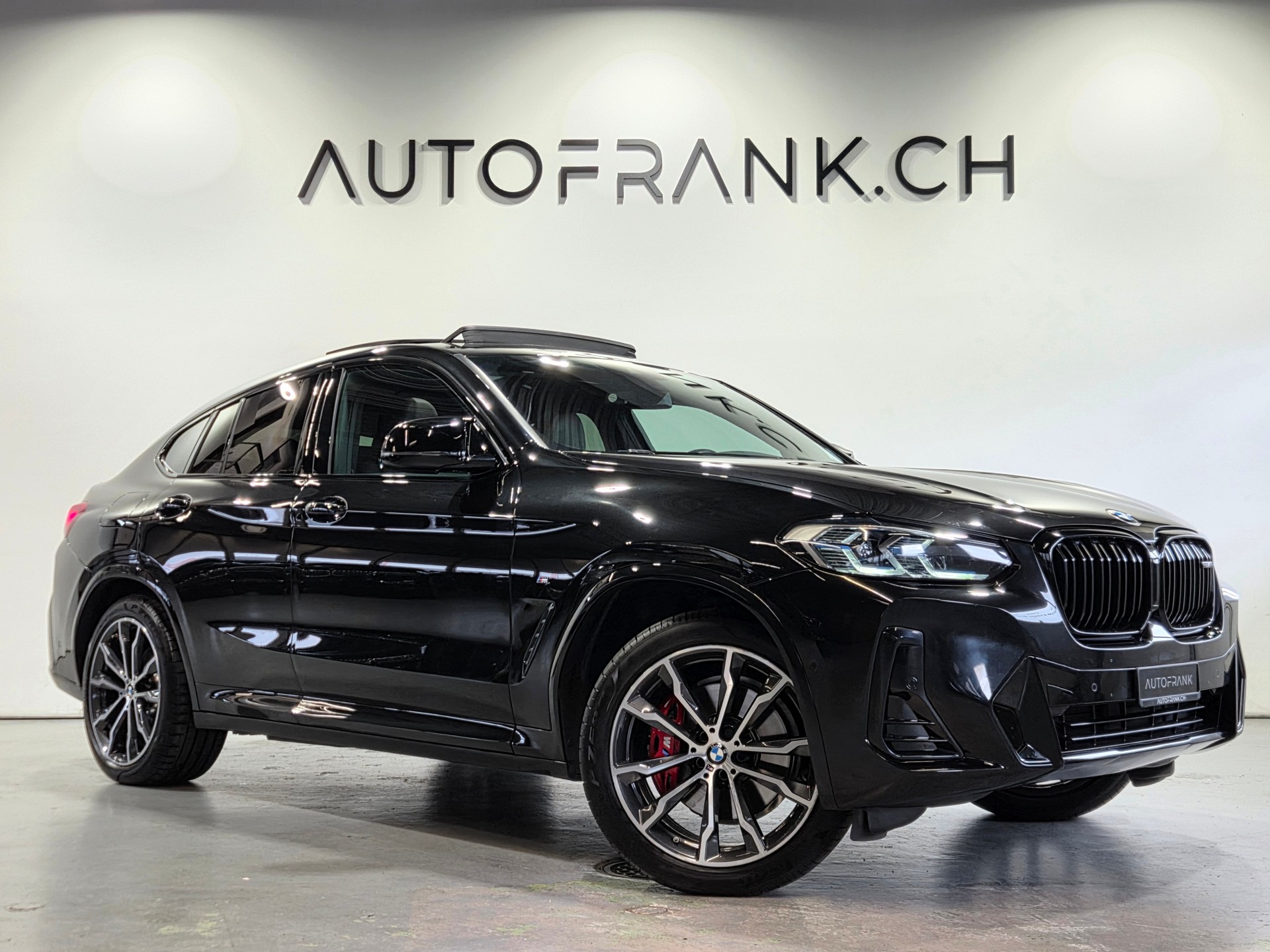 BMW X4 M40d-showroom-element-2
