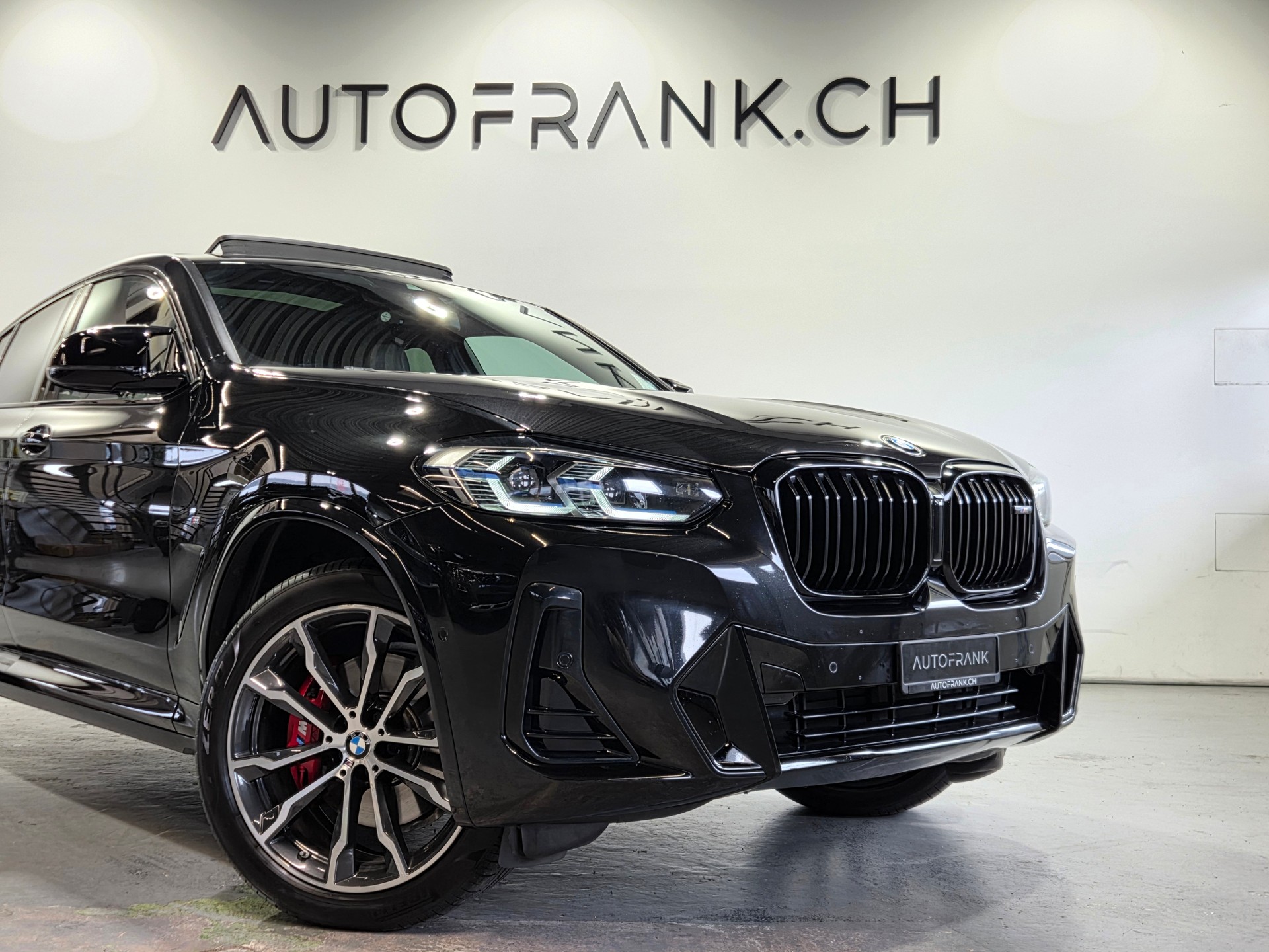 BMW X4 M40d-showroom-element-3