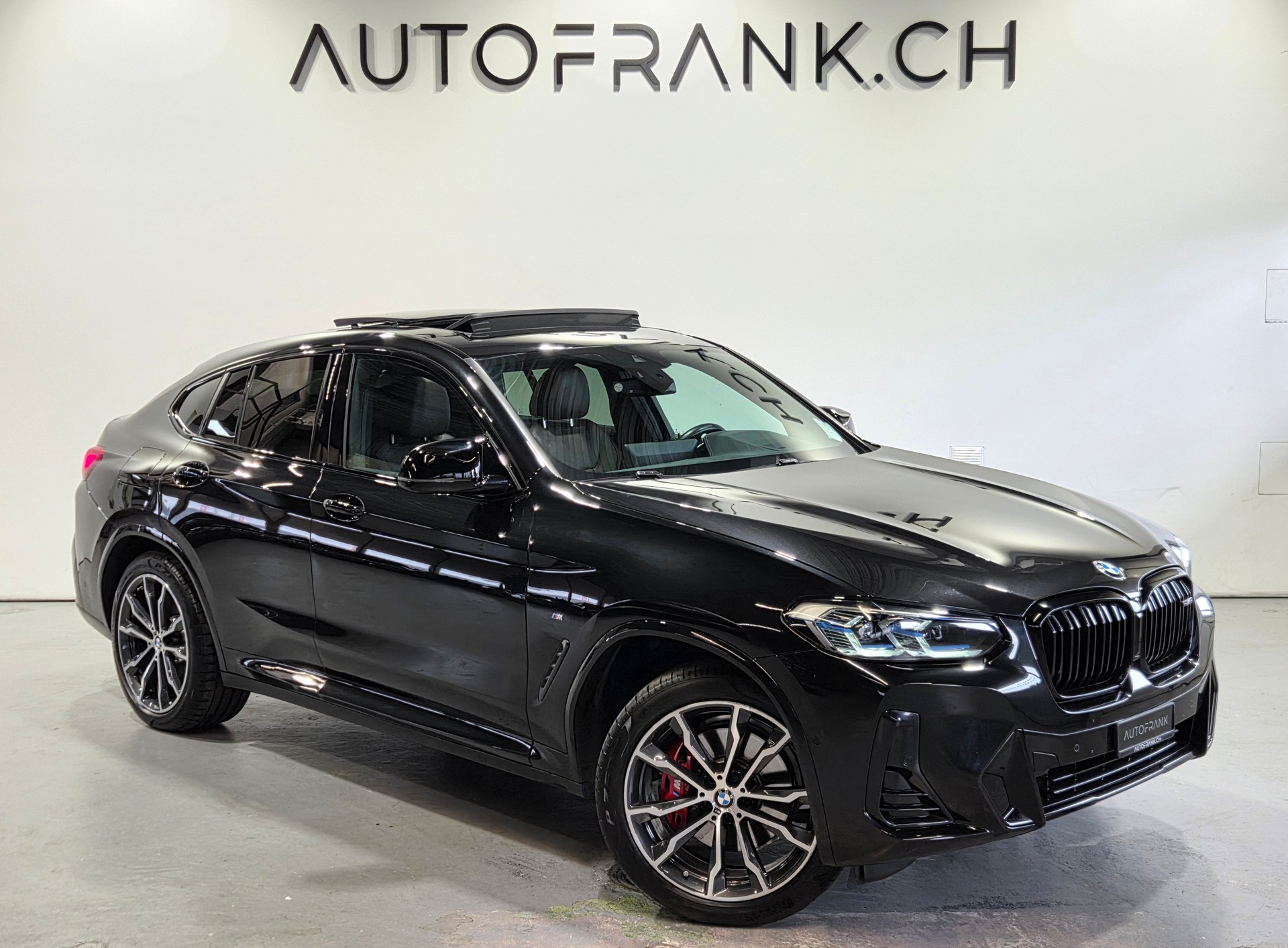 BMW X4 M40d-showroom-element-1