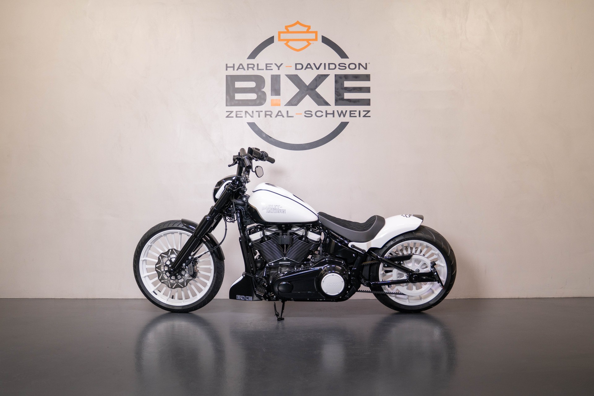 HARLEY-DAVIDSON FXBR Breakout 117-image-1