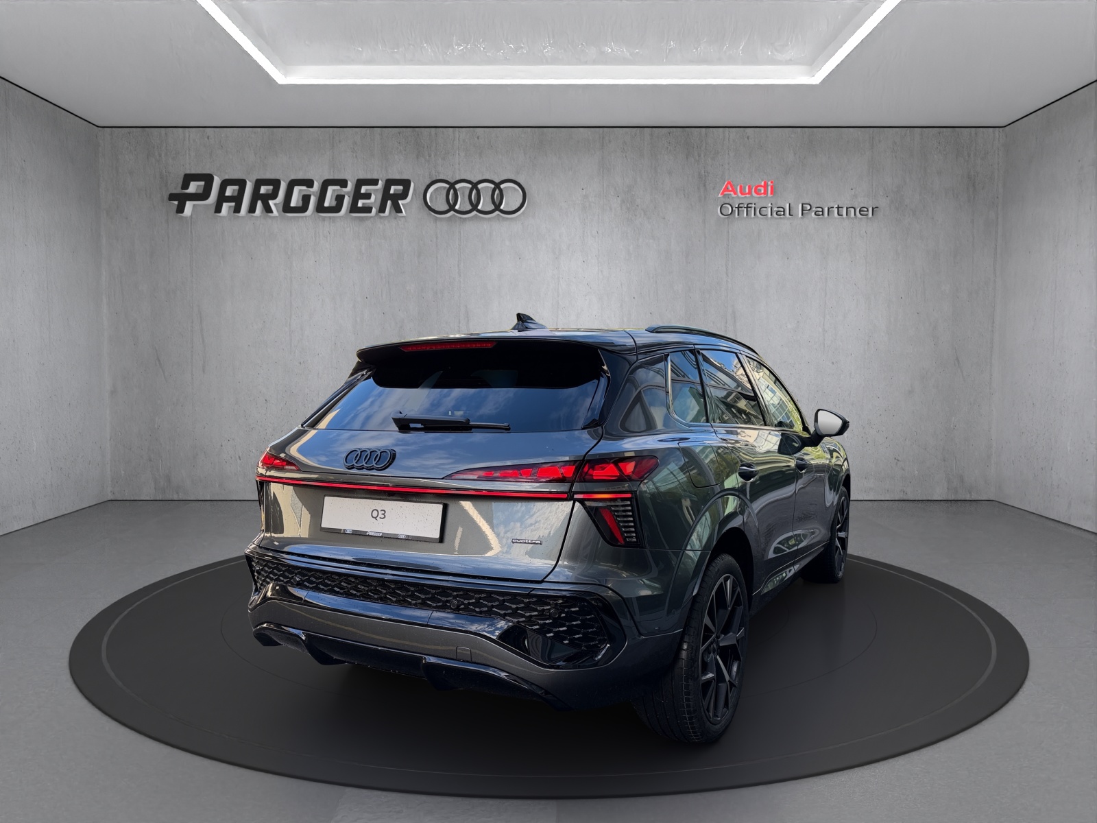 AUDI Q3 SUV TFSI quattro 195 kW S tronic-image-5