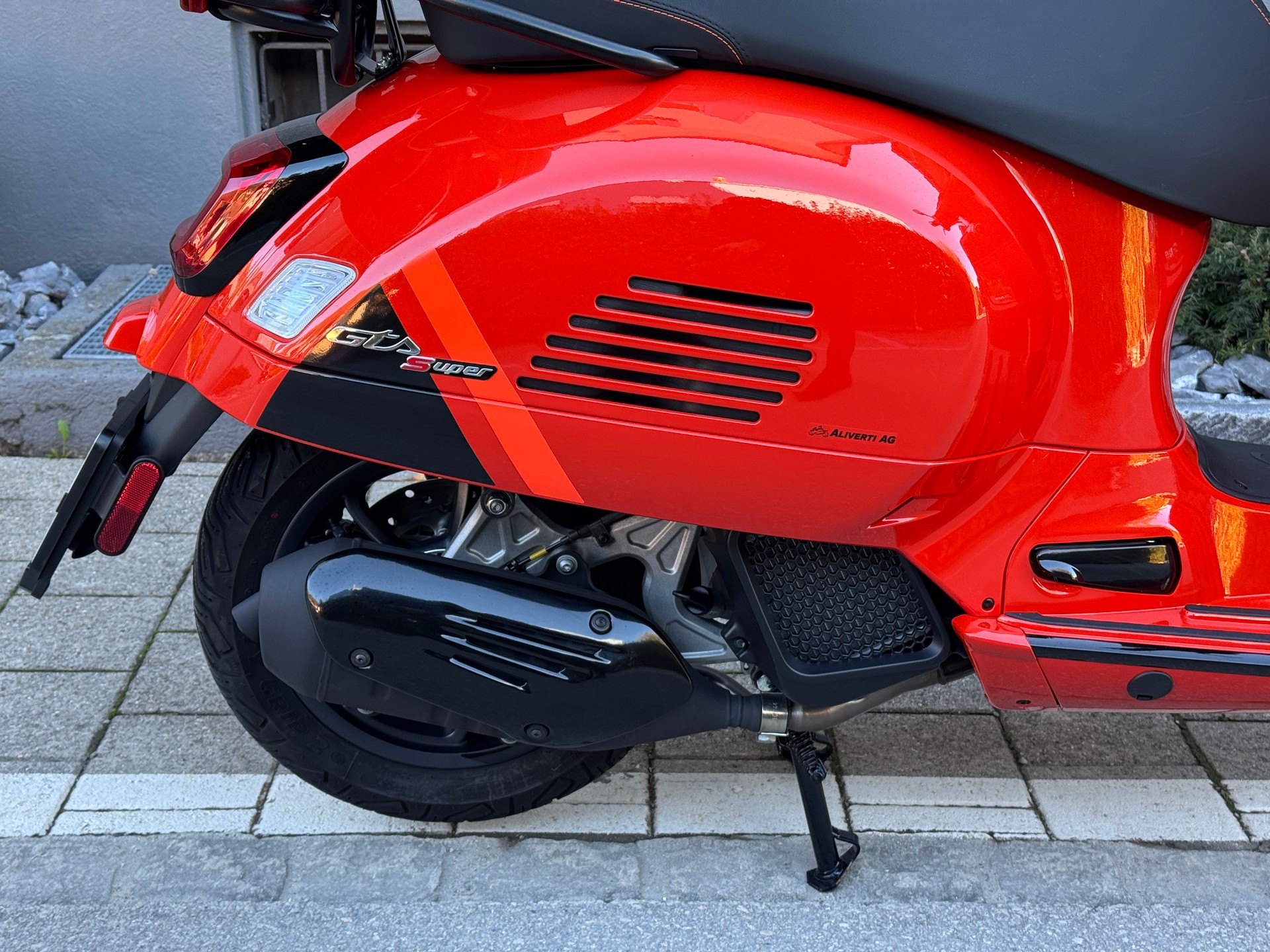 PIAGGIO Vespa GTS 125 Super Sport ABS-image-13