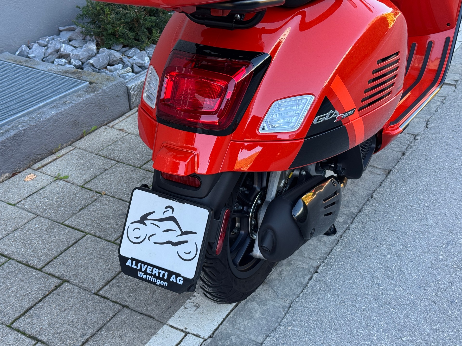 PIAGGIO Vespa GTS 125 Super Sport ABS-image-14