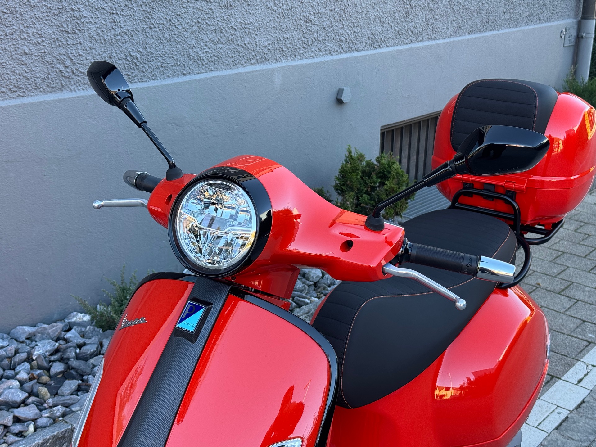 PIAGGIO Vespa GTS 125 Super Sport ABS-image-1