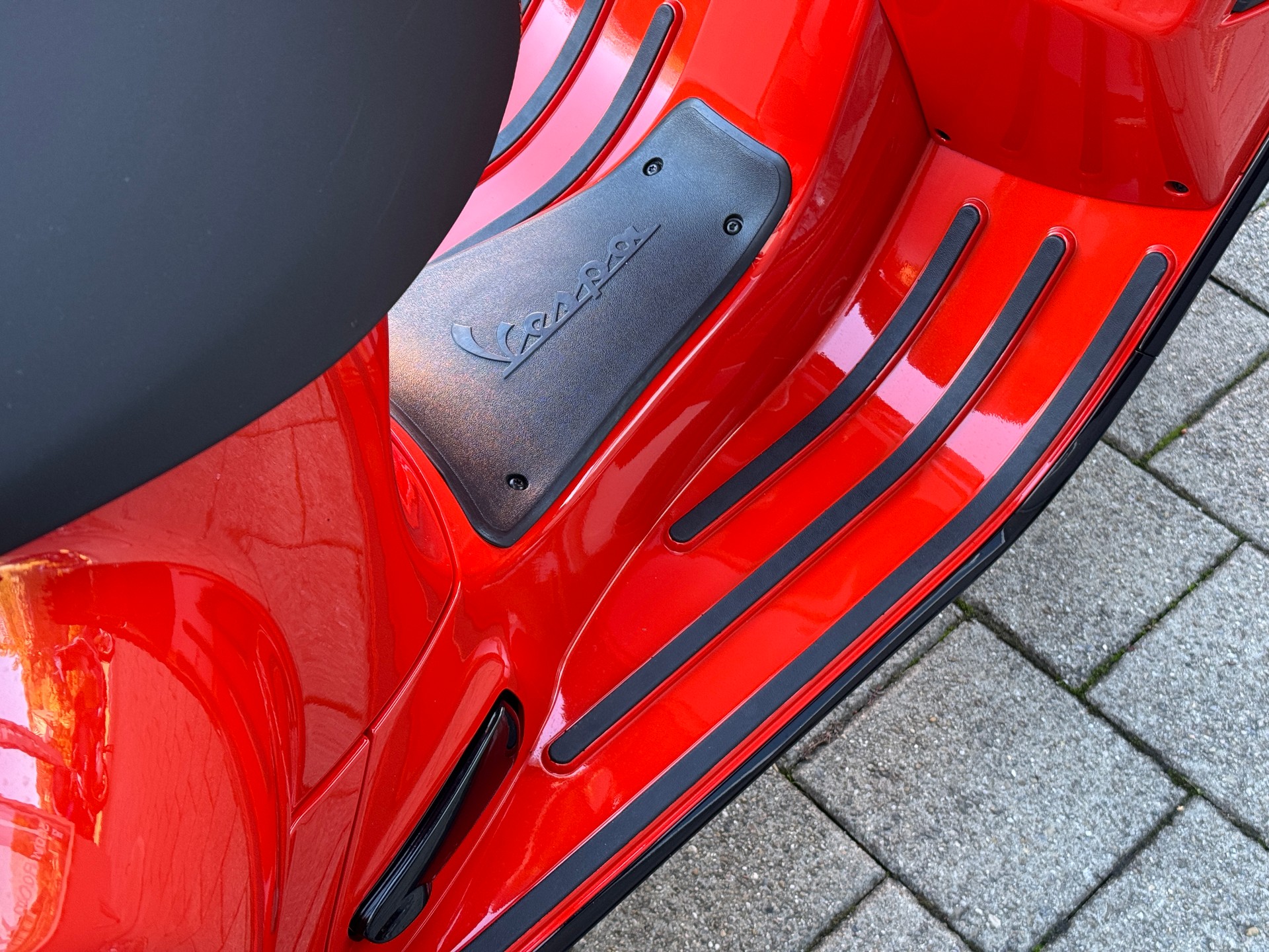 PIAGGIO Vespa GTS 125 Super Sport ABS-image-9
