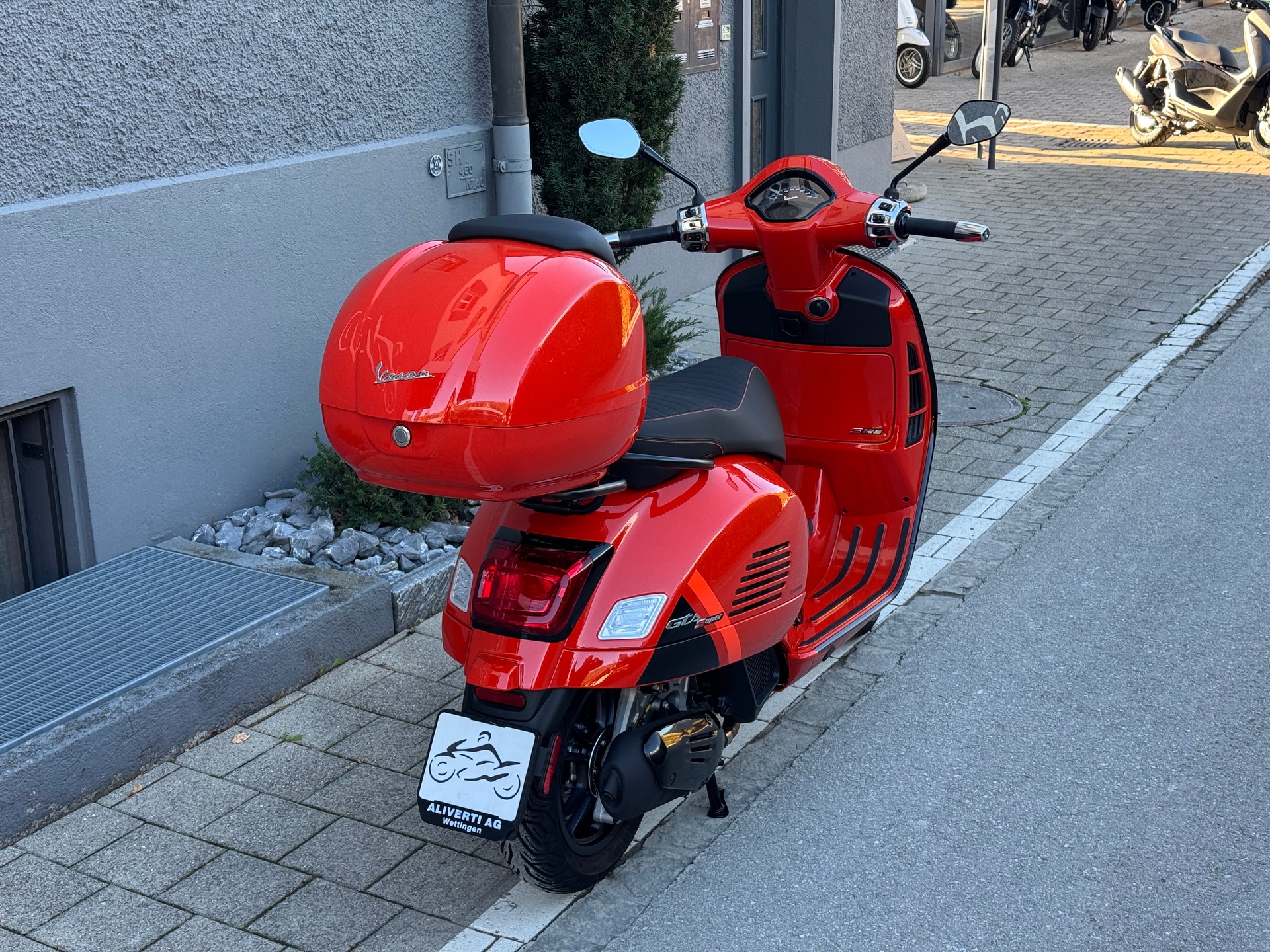 PIAGGIO Vespa GTS 125 Super Sport ABS-image-15