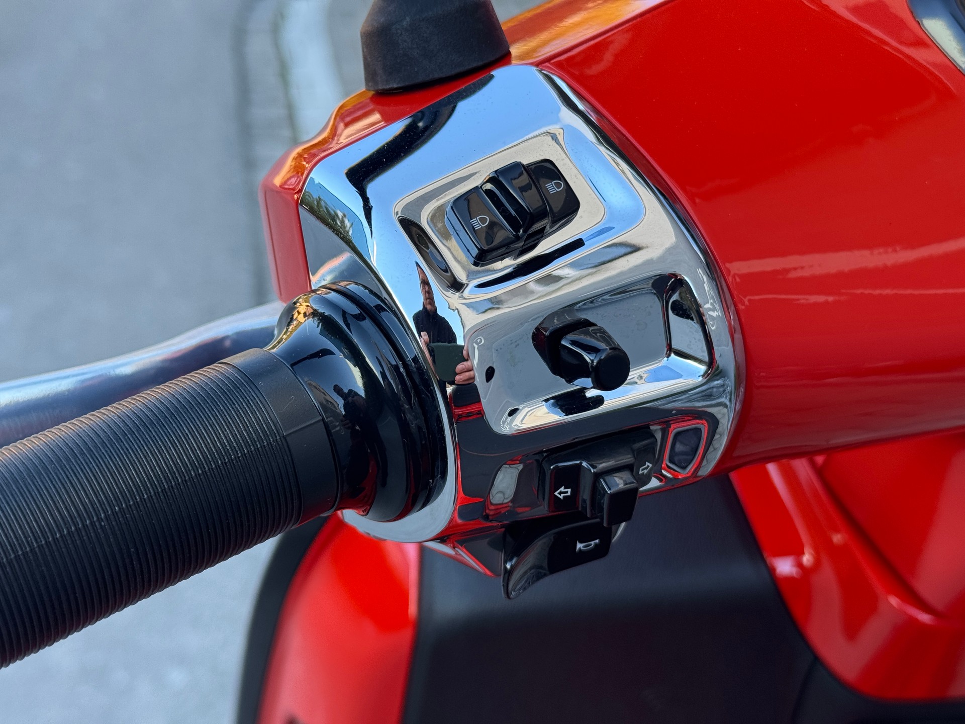 PIAGGIO Vespa GTS 125 Super Sport ABS-image-6