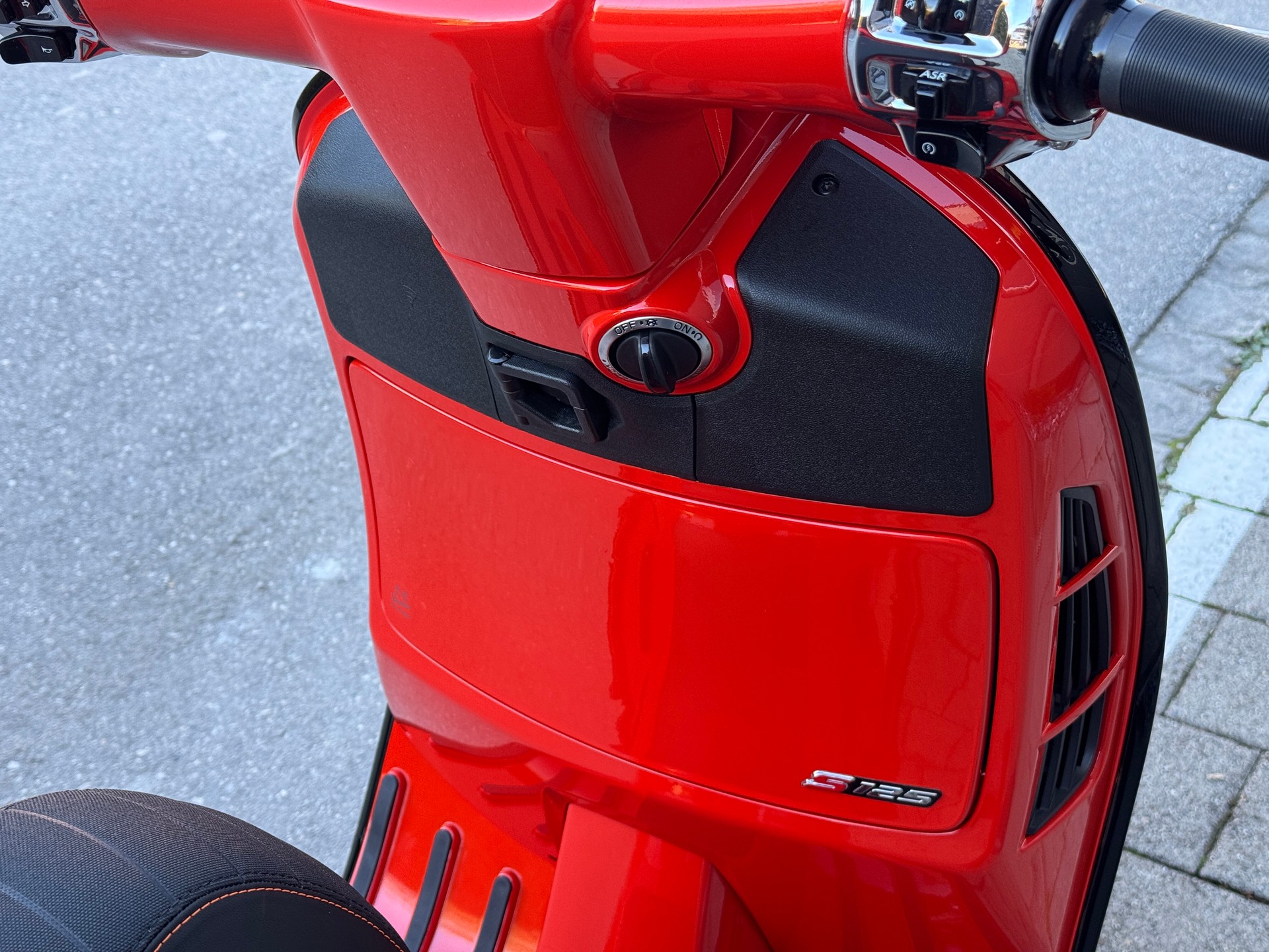 PIAGGIO Vespa GTS 125 Super Sport ABS-image-8