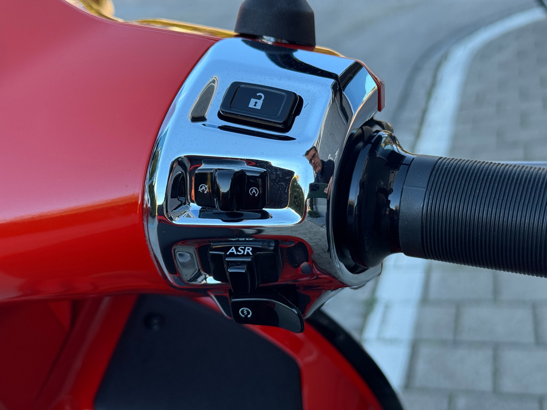 PIAGGIO Vespa GTS 125 Super Sport ABS-image-7