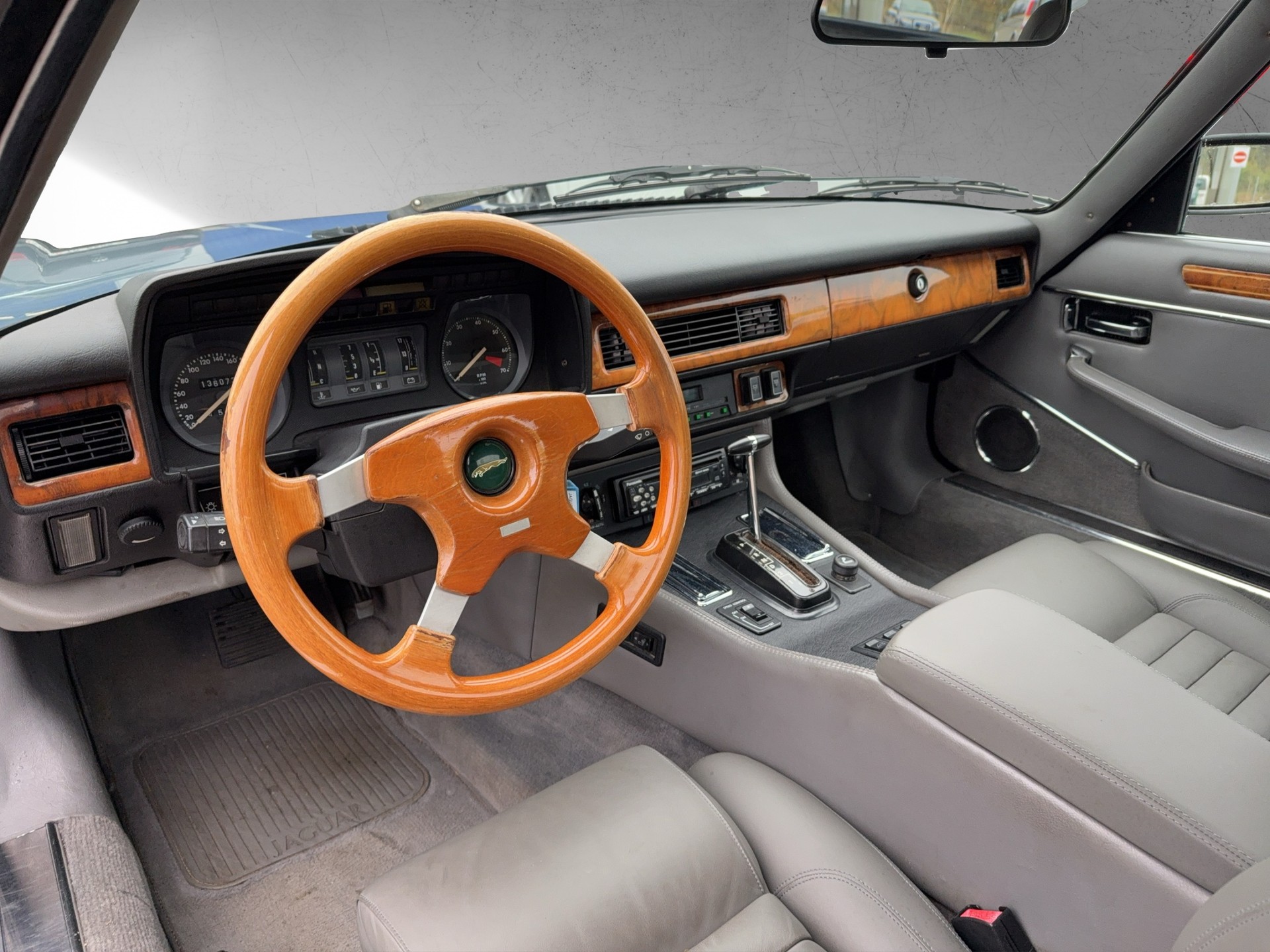 JAGUAR XJS 5.3 V12 Convertible-image-5