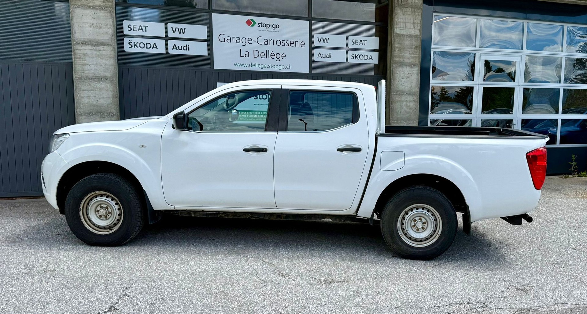 NISSAN Navara Double Cab Visia 2.3 dCi 4WD-showroom-element-2