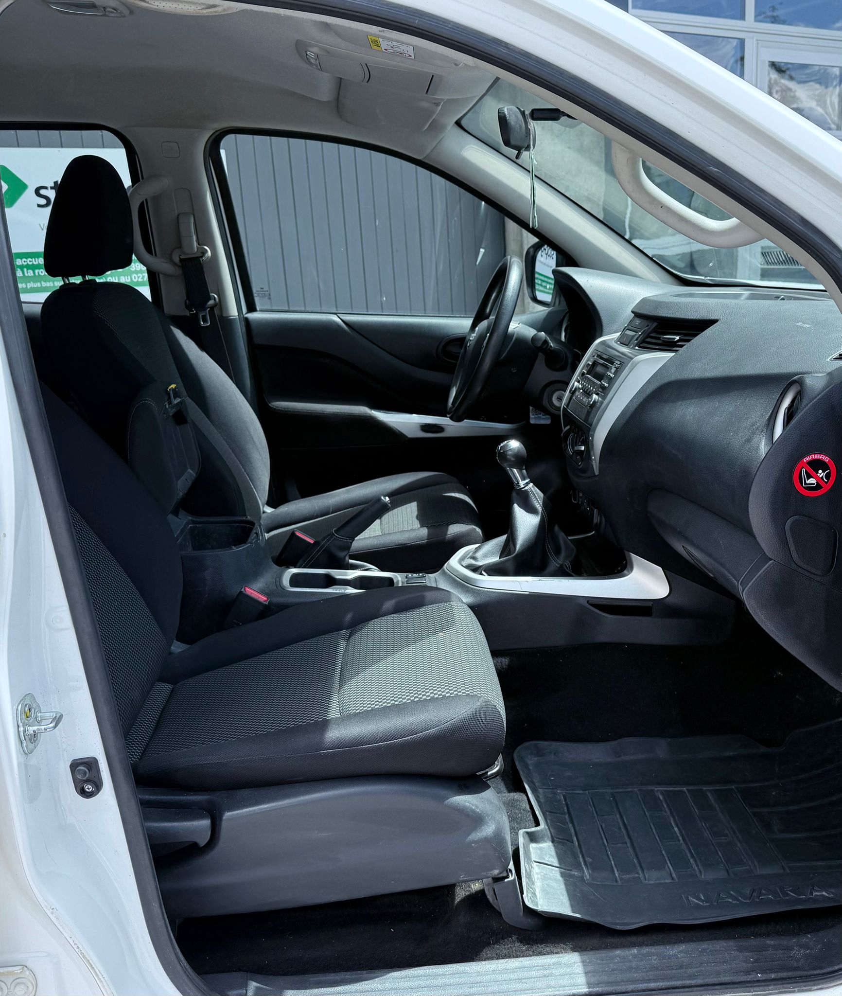 NISSAN Navara Double Cab Visia 2.3 dCi 4WD-image-8