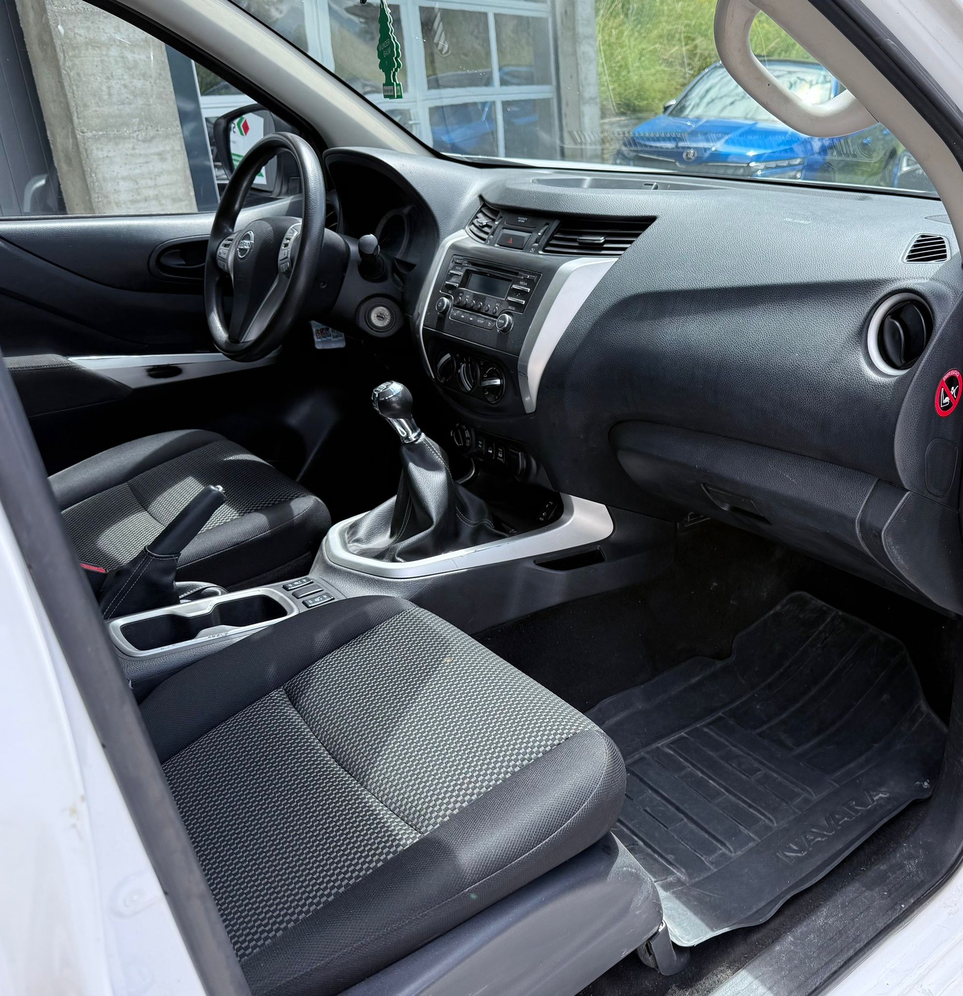 NISSAN Navara Double Cab Visia 2.3 dCi 4WD-image-6