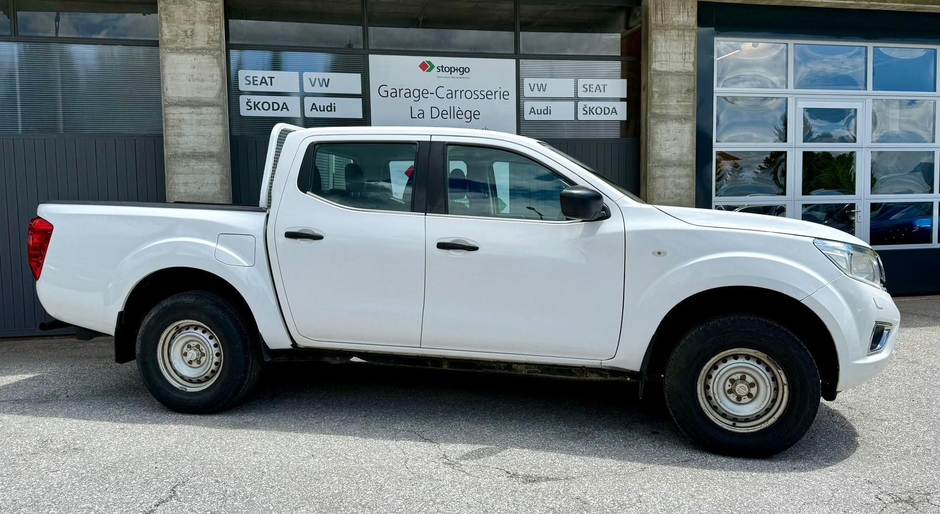 NISSAN Navara Double Cab Visia 2.3 dCi 4WD-showroom-element-3