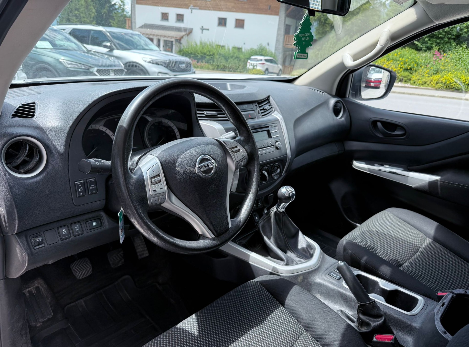 NISSAN Navara Double Cab Visia 2.3 dCi 4WD-image-5