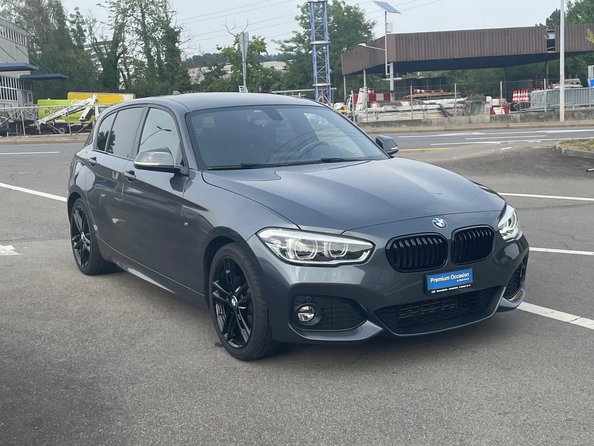 BMW 114d Business M sport-showroom-element-1