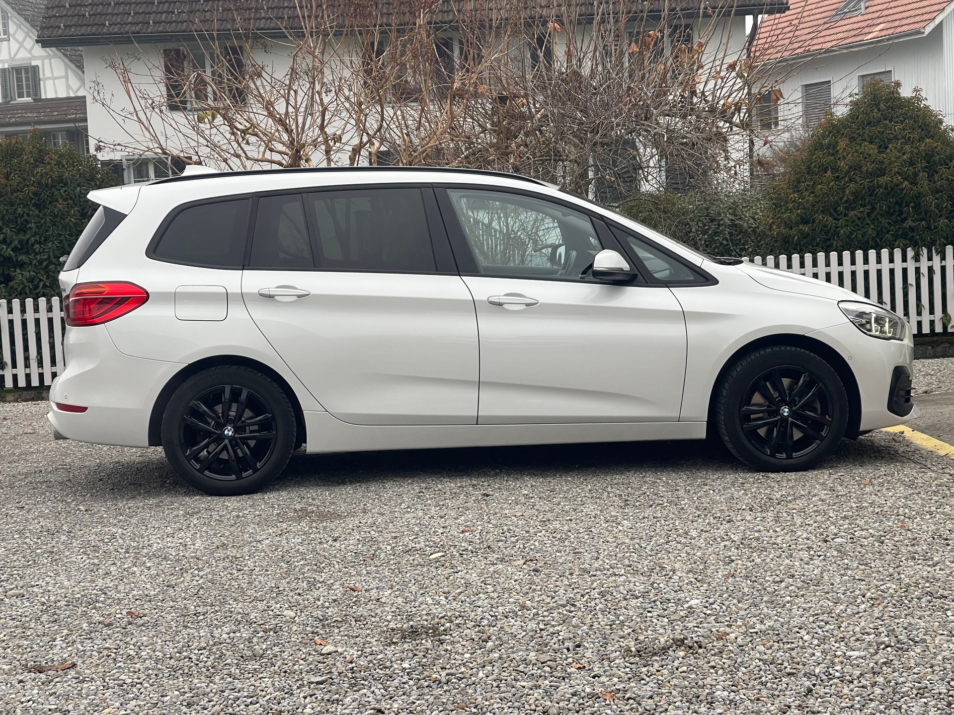 BMW 218d xDrive Gran Tourer Steptronic-image-3