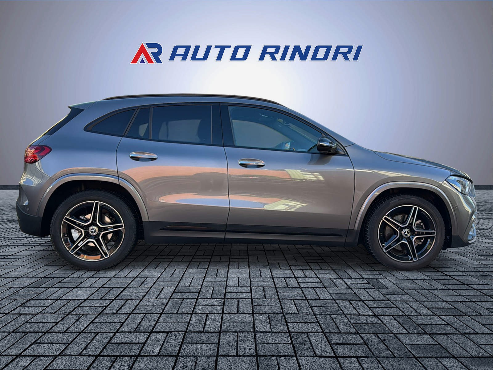 MERCEDES-BENZ GLA 200 7G-DCT-showroom-element-3