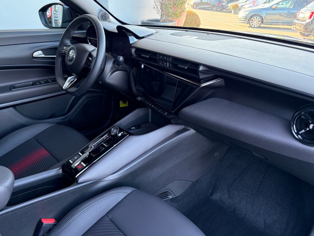 ALFA ROMEO Junior 1.2 48V Hybrid Q4 Pack Tech Sky-image-8